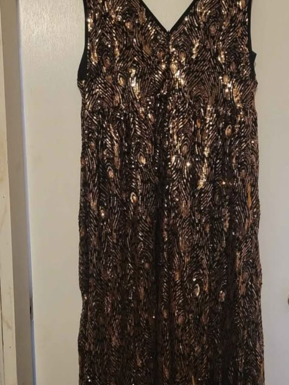 Beautiful sequin gown - Picture 4 of 5
